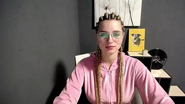 Snapshot of lady_olivia_ chatting on 10/15/25, 03:56 lady olivia online show from 10/15/25, 03:56