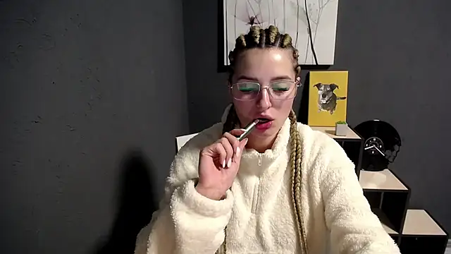 Snapshot of lady_olivia_ chatting on 10/17/25, 02:52 lady olivia online show from 10/17/25, 02:52