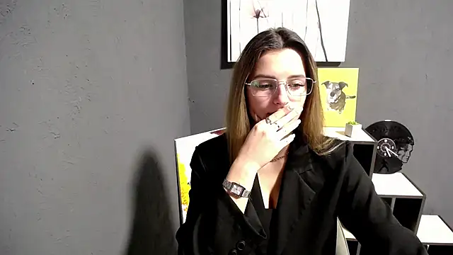 Snapshot of lady_olivia_ chatting on 10/31/25, 02:18 lady olivia online show from 10/31/25, 02:18