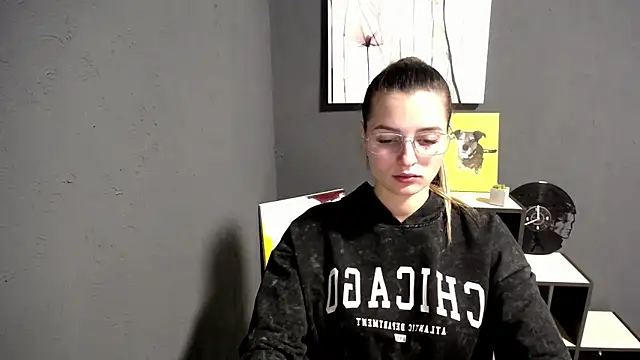 Snapshot of lady_olivia_ chatting on 11/17/25, 02:23 lady olivia online show from 11/17/25, 02:23