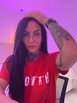 YasmimBrasil online show from 10/25/25, 04:13