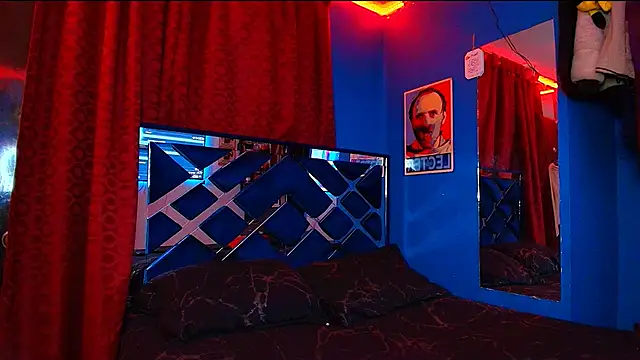 Snapshot of Luke_Howland chatting on 10/15/25, 02:01 Luke Howland online show from 10/15/25, 02:01