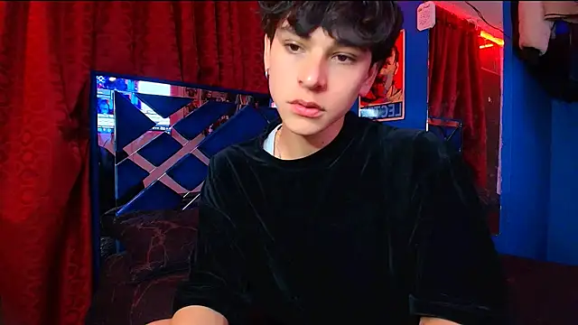 Snapshot of Luke_Howland chatting on 11/04/25, 11:15 Luke Howland online show from 11/04/25, 11:15