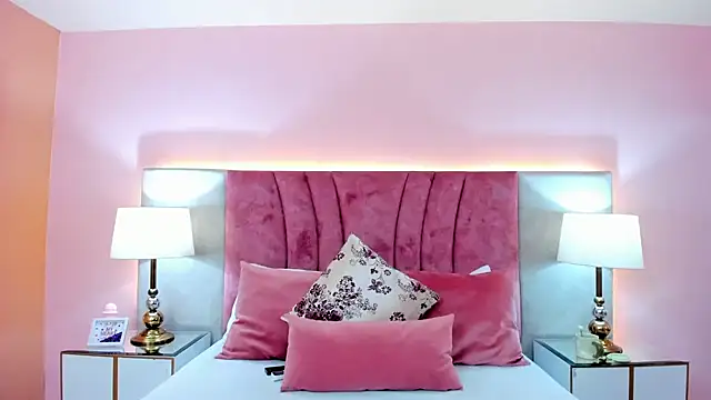 Snapshot of SophiaLaurens chatting on 01/07/25, 03:12 SophiaLaurens online show from 01/07/25, 03:12