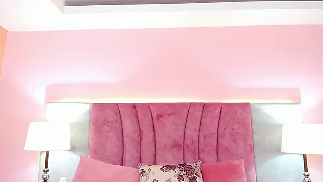 Snapshot of SophiaLaurens chatting on 01/11/25, 09:36 SophiaLaurens online show from 01/11/25, 09:36