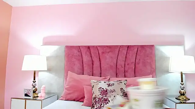 Snapshot of SophiaLaurens chatting on 02/03/25, 07:31 SophiaLaurens online show from 02/03/25, 07:31