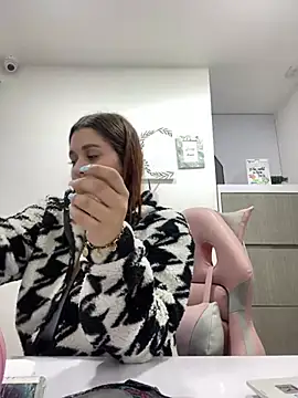 Snapshot of SophiaLaurens chatting on 02/27/25, 03:37 SophiaLaurens online show from 02/27/25, 03:37