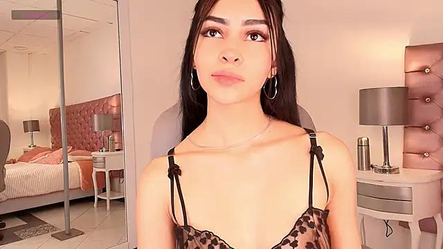 Snapshot of celine_golden1 chatting on 10/16/25, 11:06 celine golden1 online show from 10/16/25, 11:06