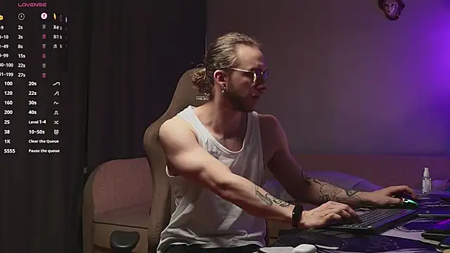 Snapshot of pleasure8869 chatting on 01/07/25, 02:31 pleasure8869 online show from 01/07/25, 02:31