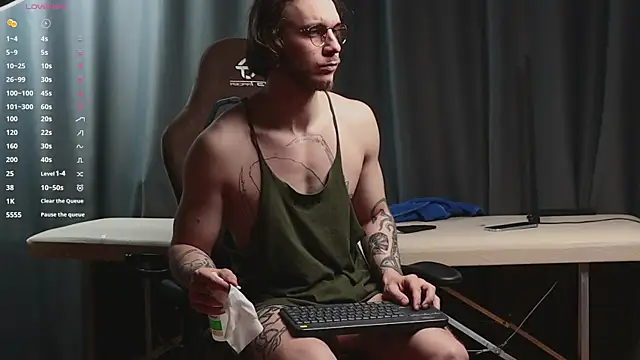 Snapshot of pleasure8869 chatting on 02/07/25, 03:01 pleasure8869 online show from 02/07/25, 03:01