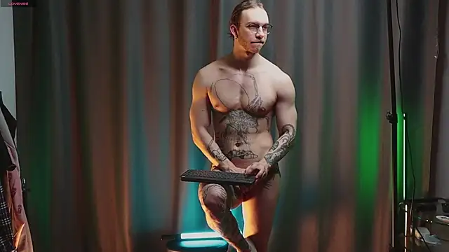 Snapshot of pleasure8869 chatting on 03/18/25, 04:58 pleasure8869 online show from 03/18/25, 04:58