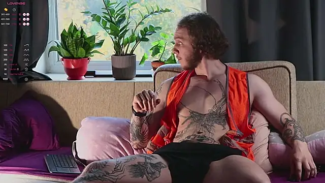 Snapshot of pleasure8869 chatting on 09/30/25, 02:33 pleasure8869 online show from 09/30/25, 02:33