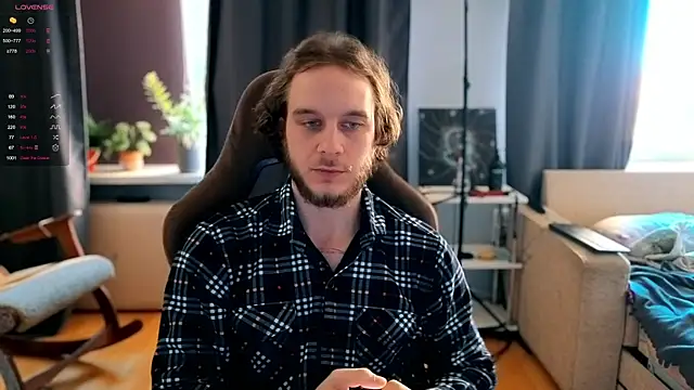 Snapshot of pleasure8869 chatting on 10/17/25, 08:39 pleasure8869 online show from 10/17/25, 08:39