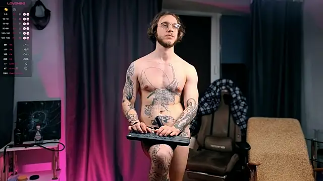 Snapshot of pleasure8869 chatting on 10/17/25, 08:44 pleasure8869 online show from 10/17/25, 08:44