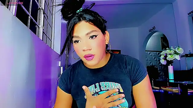 Snapshot of Oficial_angela chatting on 12/17/24, 06:13 Oficial angela online show from 12/17/24, 06:13