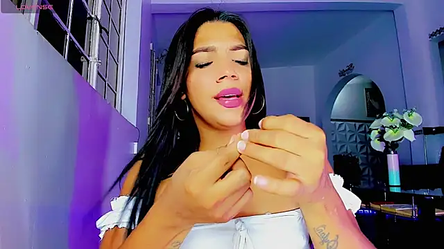 Snapshot of Oficial_angela chatting on 12/18/24, 10:08 Oficial angela online show from 12/18/24, 10:08
