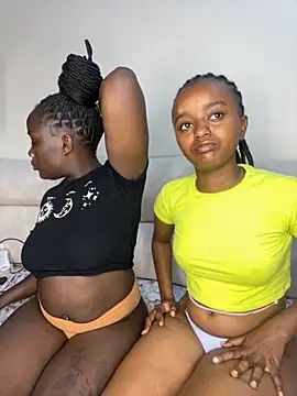 Snapshot of Doublefreaks chatting on 10/12/25, 09:58 Doublefreaks online show from 10/12/25, 09:58