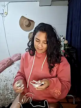 Thaliacooper  online show from 01/25/25, 11:22