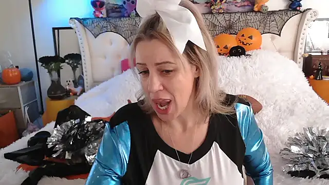 Snapshot of VegasDani chatting on 10/24/25, 03:41 VegasDani online show from 10/24/25, 03:41