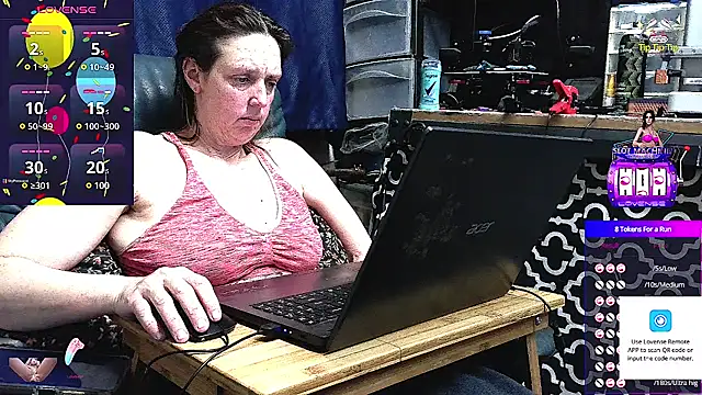 Snapshot of 2nakedneighbors1 chatting on 02/13/25, 05:48 2nakedneighbors1 online show from 02/13/25, 05:48