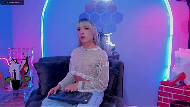 Megan Do Santos online show from 01/06/25, 07:56