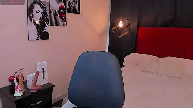 Megan Do Santos online show from 02/03/25, 08:24