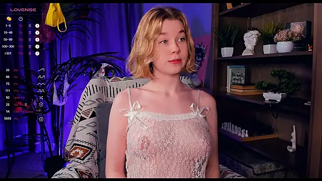 PollyHathor online show from 12/28/24, 04:19