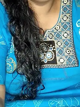 Snapshot of Latha-Hyd chatting on 10/11/25, 03:39 Latha-Hyd online show from 10/11/25, 03:39