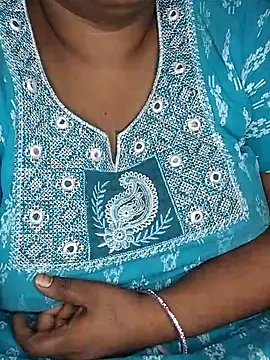 Snapshot of Latha-Hyd chatting on 10/23/25, 04:56 Latha-Hyd online show from 10/23/25, 04:56