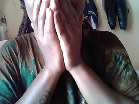 Queen loveer online show from 10/11/25, 06:56