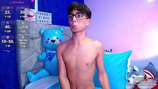 Snapshot of OwenBluee chatting on 12/04/24, 11:57 OwenBluee online show from 12/04/24, 11:57