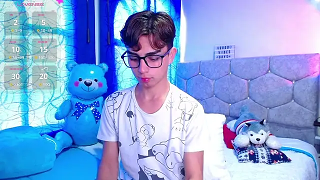 Snapshot of OwenBluee chatting on 12/11/24, 06:20 OwenBluee online show from 12/11/24, 06:20