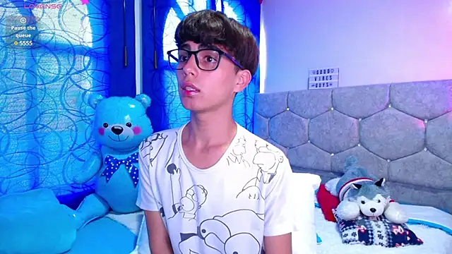 Snapshot of OwenBluee chatting on 12/11/24, 09:23 OwenBluee online show from 12/11/24, 09:23