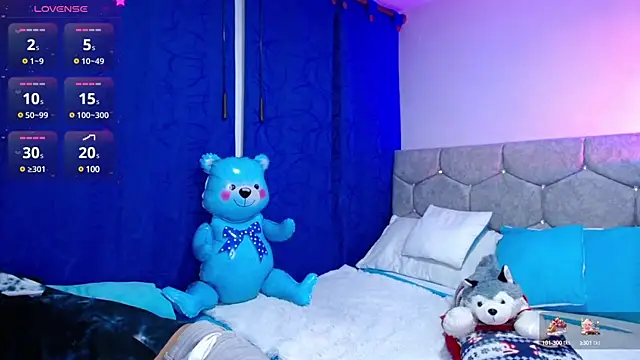 Snapshot of OwenBluee chatting on 12/13/24, 01:26 OwenBluee online show from 12/13/24, 01:26