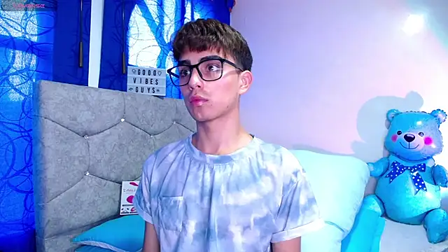 Snapshot of OwenBluee chatting on 01/11/25, 09:15 OwenBluee online show from 01/11/25, 09:15
