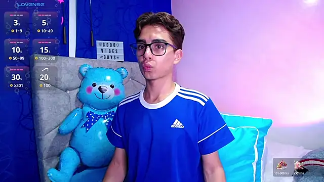 Snapshot of OwenBluee chatting on 01/24/25, 05:31 OwenBluee online show from 01/24/25, 05:31