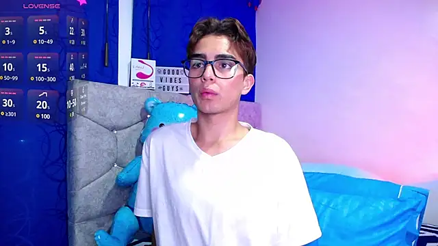Snapshot of OwenBluee chatting on 01/29/25, 06:33 OwenBluee online show from 01/29/25, 06:33