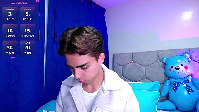 Snapshot of OwenBluee chatting on 02/02/25, 04:37 OwenBluee online show from 02/02/25, 04:37