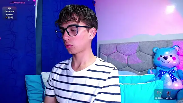 Snapshot of OwenBluee chatting on 02/04/25, 05:42 OwenBluee online show from 02/04/25, 05:42