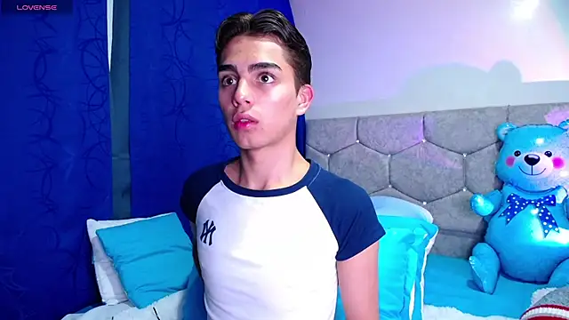 Snapshot of OwenBluee chatting on 02/05/25, 06:24 OwenBluee online show from 02/05/25, 06:24