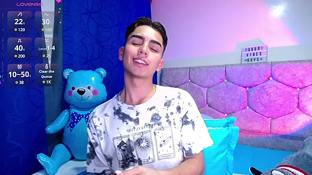 Snapshot of OwenBluee chatting on 02/13/25, 05:16 OwenBluee online show from 02/13/25, 05:16