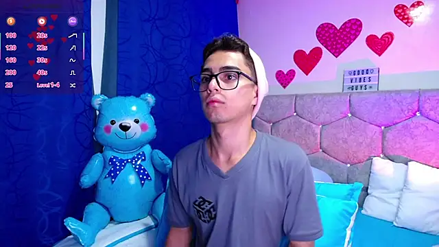 Snapshot of OwenBluee chatting on 02/21/25, 12:16 OwenBluee online show from 02/21/25, 12:16
