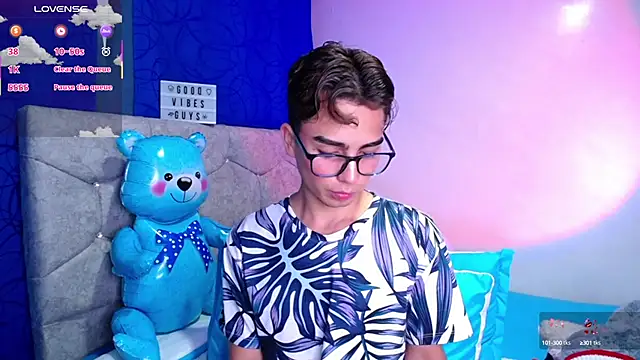 Snapshot of OwenBluee chatting on 02/25/25, 07:09 OwenBluee online show from 02/25/25, 07:09