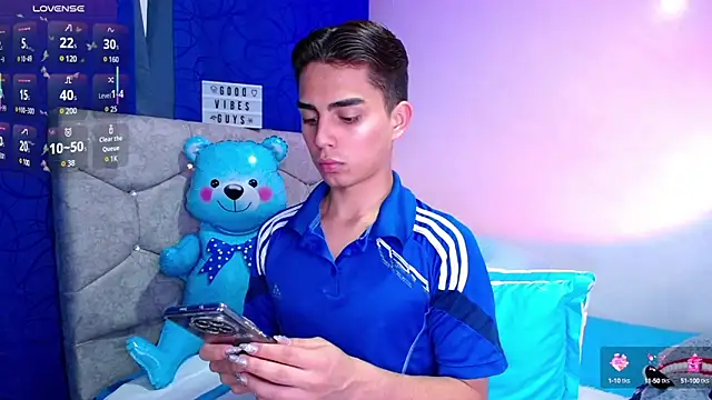Snapshot of OwenBluee chatting on 02/28/25, 05:26 OwenBluee online show from 02/28/25, 05:26