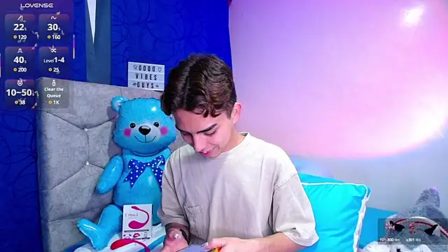 Snapshot of OwenBluee chatting on 03/01/25, 05:52 OwenBluee online show from 03/01/25, 05:52