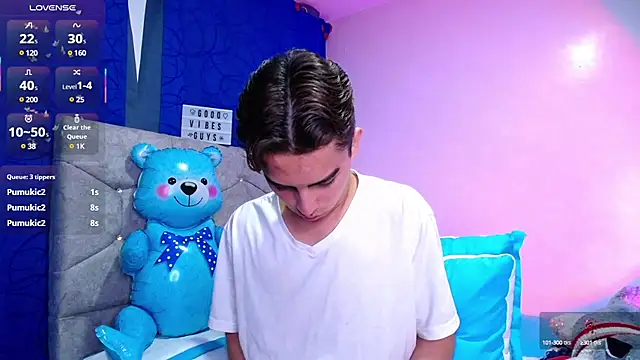 Snapshot of OwenBluee chatting on 03/07/25, 10:35 OwenBluee online show from 03/07/25, 10:35