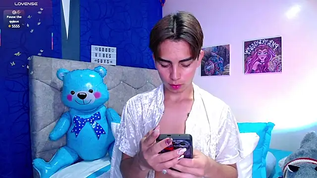 Snapshot of OwenBluee chatting on 03/15/25, 01:29 OwenBluee online show from 03/15/25, 01:29