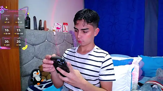 Snapshot of OwenBluee chatting on 09/09/25, 05:18 OwenBluee online show from 09/09/25, 05:18