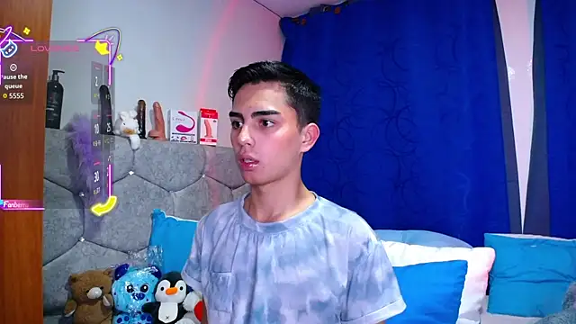 Snapshot of OwenBluee chatting on 09/25/25, 10:57 OwenBluee online show from 09/25/25, 10:57