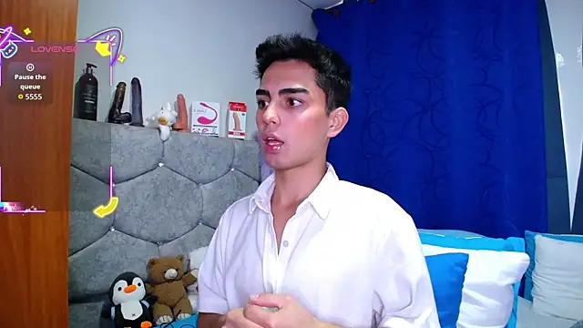 Snapshot of OwenBluee chatting on 09/30/25, 07:30 OwenBluee online show from 09/30/25, 07:30
